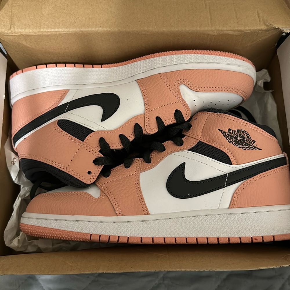 Jordan 1 mid